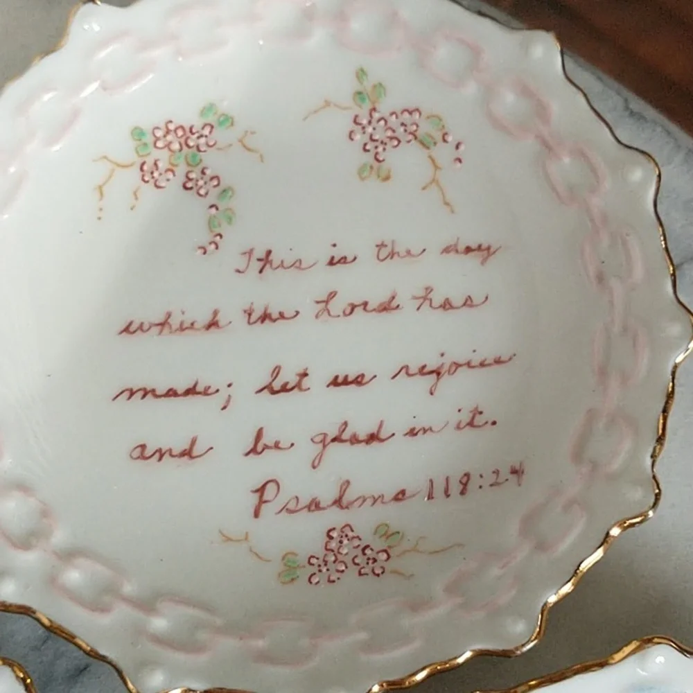 Vintage Lot of 6 Hand Painted Floral Trinket Dishes with Sayings, Bible verses, - Picture 7 of 7
